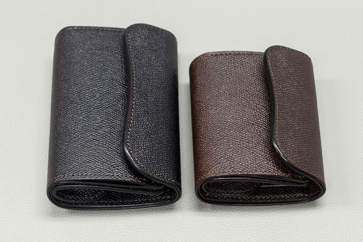 ワイルドスワンズ　ラコニック　サドルプルアップ　財布カラーはブラックです
