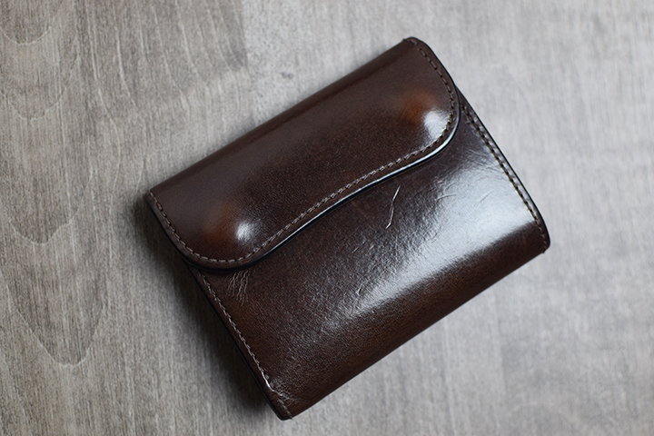 財布形二つ折りワイルドスワンズ　限定品　サドルアップ　バーガンディ　二つ折り財布